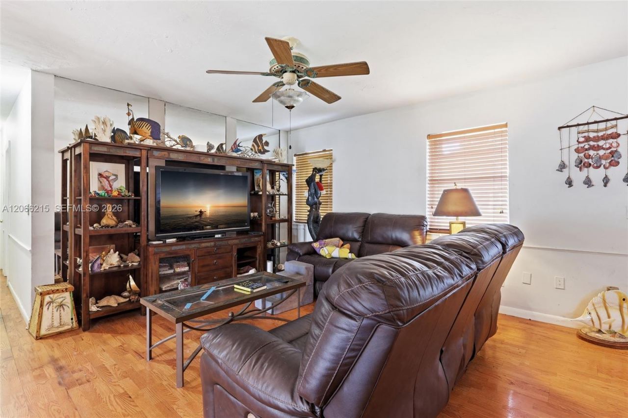10235 Pan American Dr , Cutler Bay, FL 33189 Photo