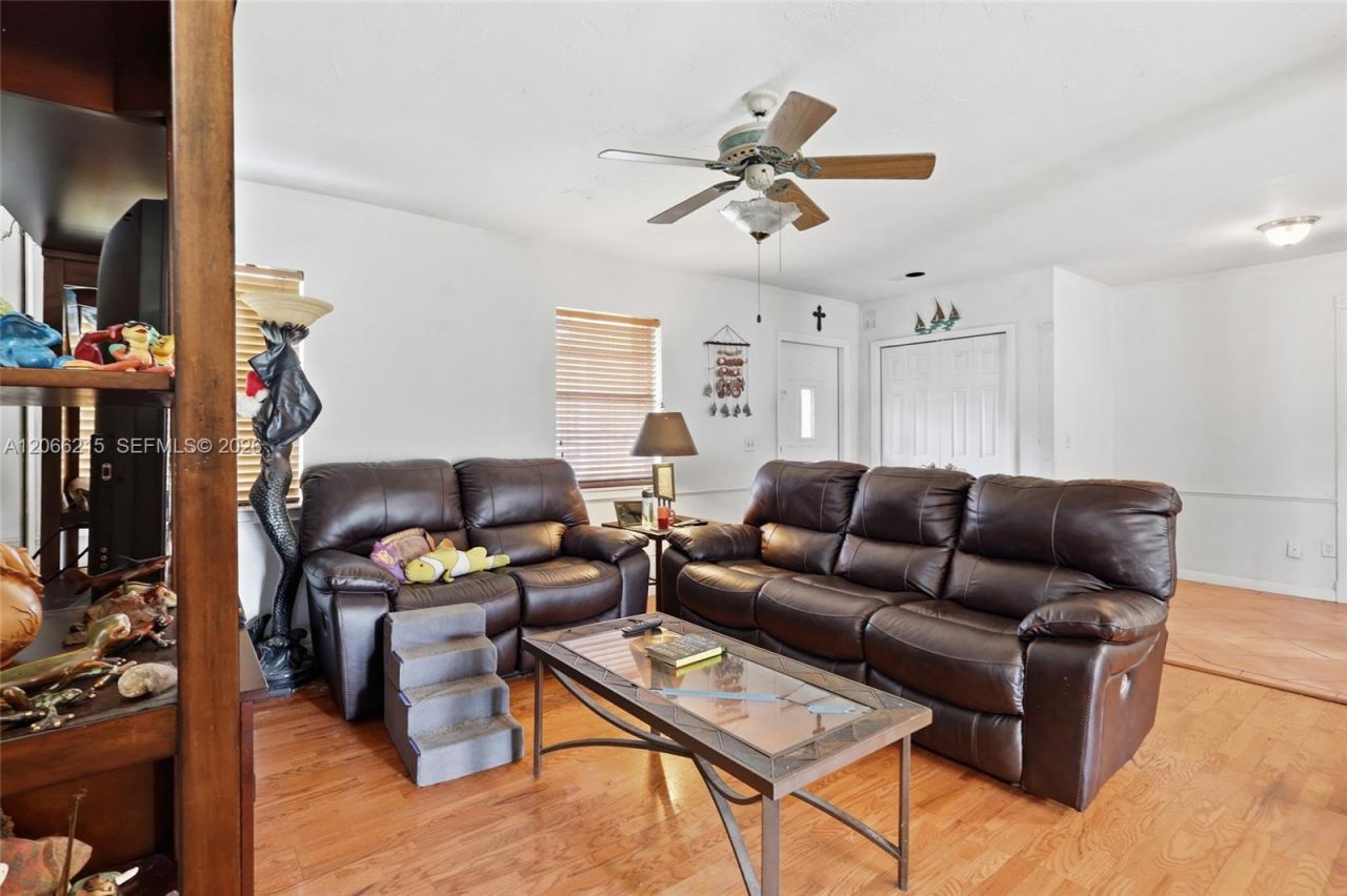 10235 Pan American Dr , Cutler Bay, FL 33189 Photo