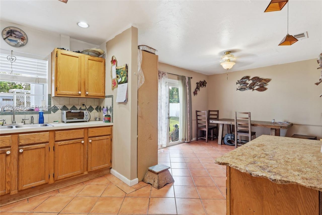 10235 Pan American Dr , Cutler Bay, FL 33189 Photo