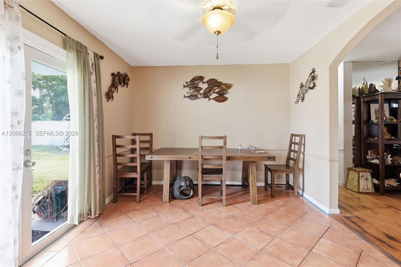 10235 Pan American Dr , Cutler Bay, FL 33189 Photo