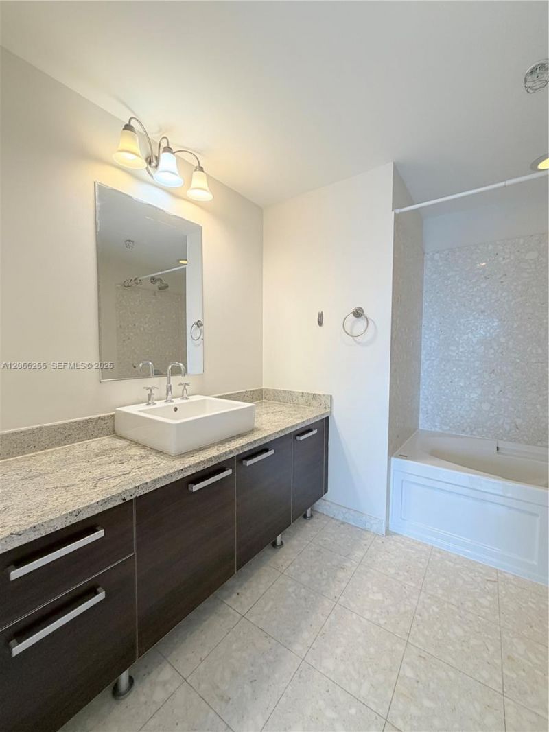 185 SW 7th St, Unit 3105, Miami, FL 33130 Photo