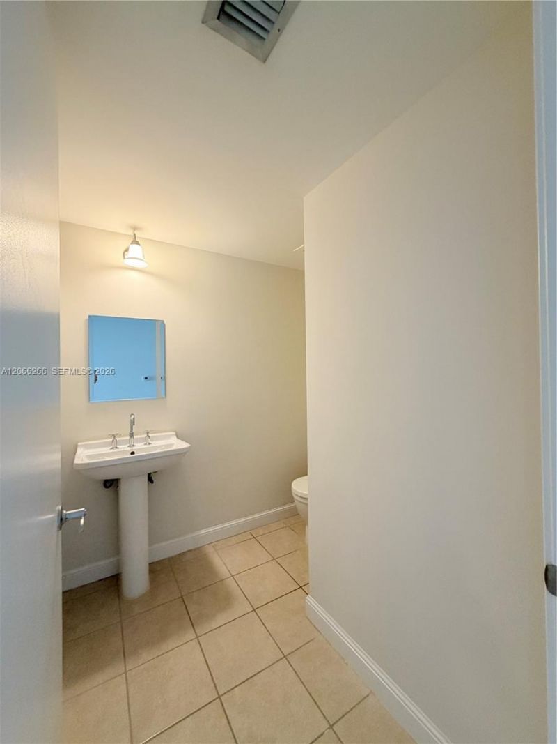185 SW 7th St, Unit 3105, Miami, FL 33130 Photo