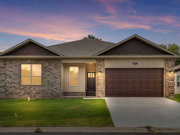 911 W Dell Vista Cove, Cabot, AR 72023