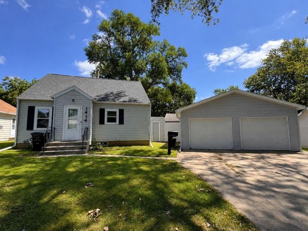 1414 N 7th Street, Estherville, IA 51334