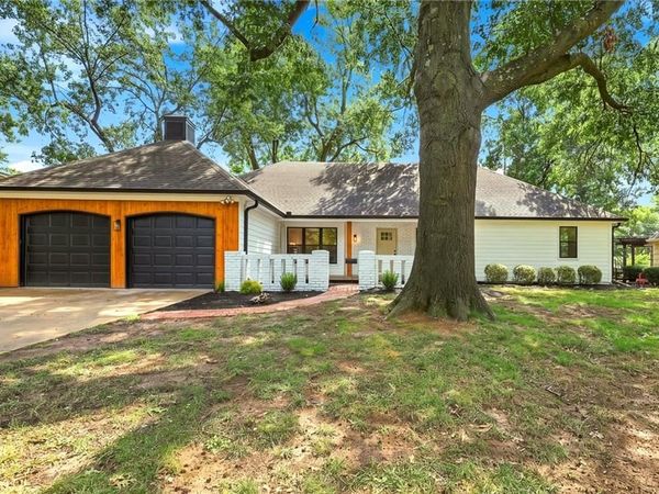 10131 Linden Street, Overland Park, KS 66207