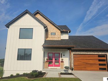 8602 Lake Ridge Drive, Plattsmouth, NE 68048