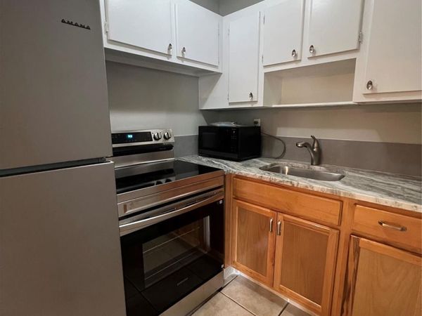 2016 NE 17th Court, Unit 4, Fort Lauderdale, FL 33305