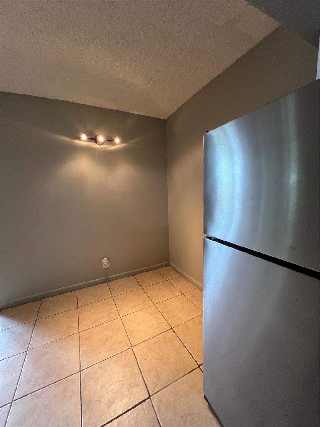 2016 NE 17th Court, Unit 4, Fort Lauderdale, FL 33305 Photo