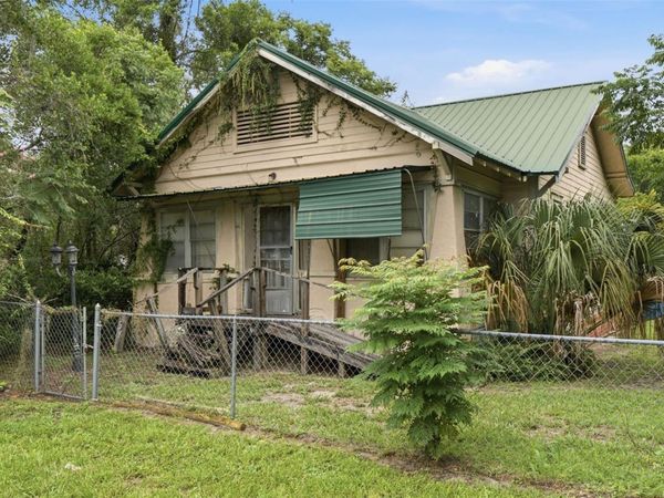 1413 E NEW YORK AVENUE , DELAND, FL 32724