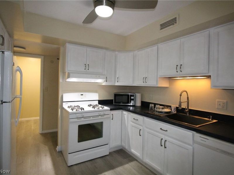 6270 Greenwood, Unit 302, Sagamore Hills, OH 44067 Photo 3