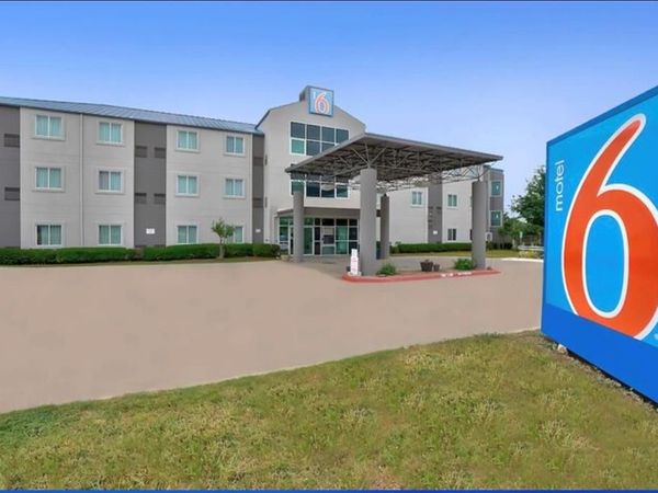 8601 Benbrook Boulevard, Benbrook, TX 76126