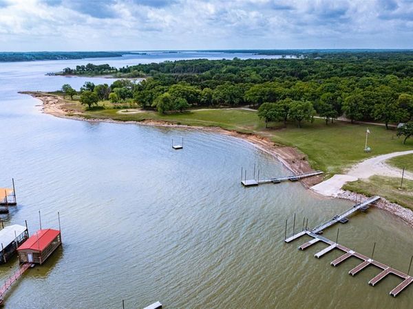 301 Cedar Point Circle , Gordonville, TX 76245