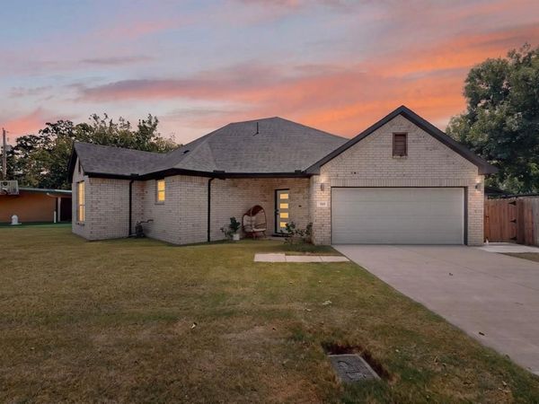 909 Marcellus Court, Arlington, TX 76011