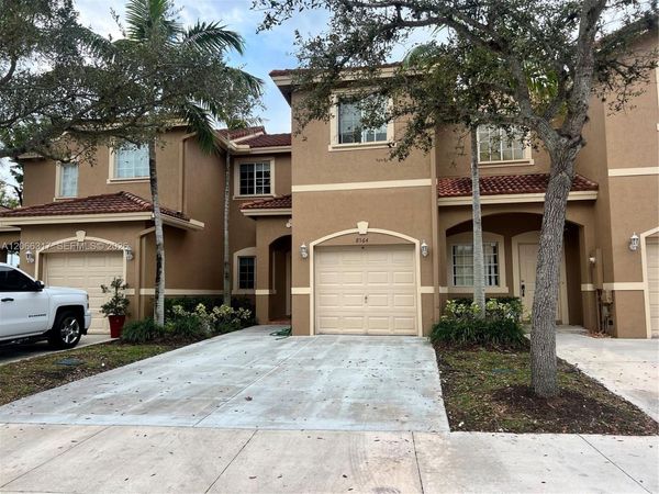 8564 SW 214th Way , Cutler Bay, FL 33189