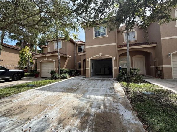 8564 SW 214th Way, Cutler Bay, FL 33189