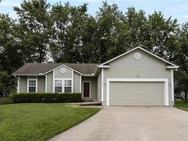 1121 E Frontier Drive, Olathe, KS 66062