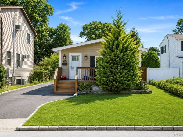65 Hawthorne Avenue , West Babylon, NY 11704
