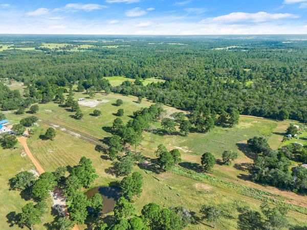 170 Split Oak RD, Smithville, TX 78957