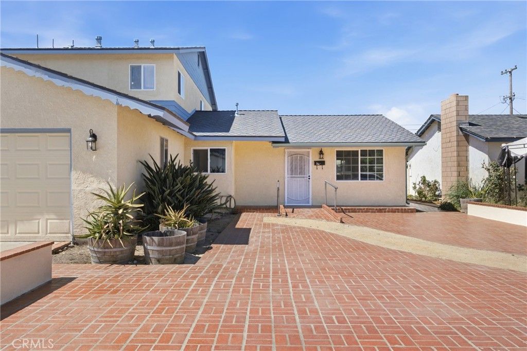 1121 E Lemon, Lompoc, CA 93436 Main Photo