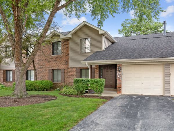 961 Cross Creek Drive N, Unit 2A, Roselle, IL 60172