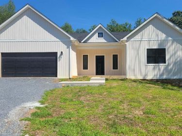 6228 Charlemont Road, Goode, VA 24556