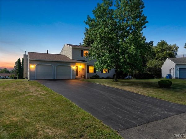 7677 Glenview Drive, Syracuse, NY 13212