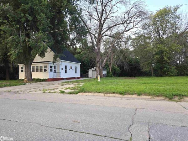 1617 N Pennsylvania Avenue, Mason City, IA 50401