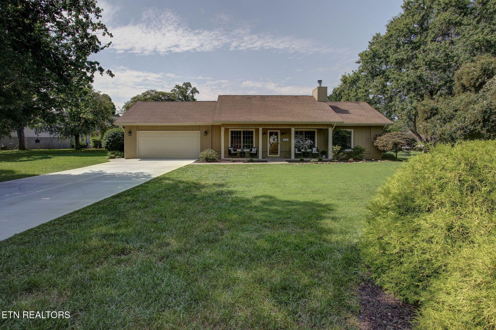 322 Saligugi Lane, Loudon, TN 37774 Main Photo