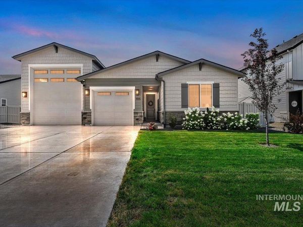 555 Burnside Ave, Middleton, ID 83644