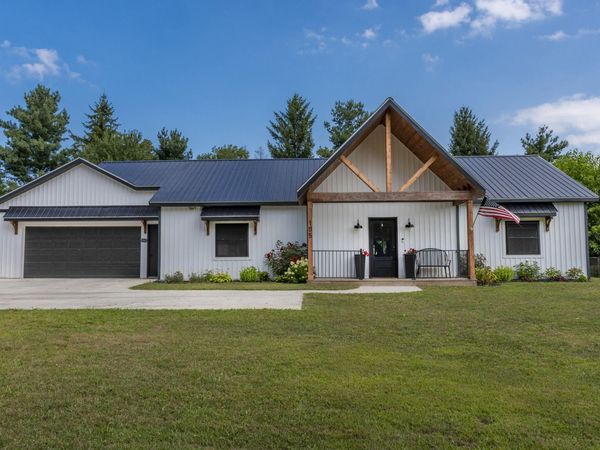 105 Dogwood Circle, Dowagiac, MI 49047