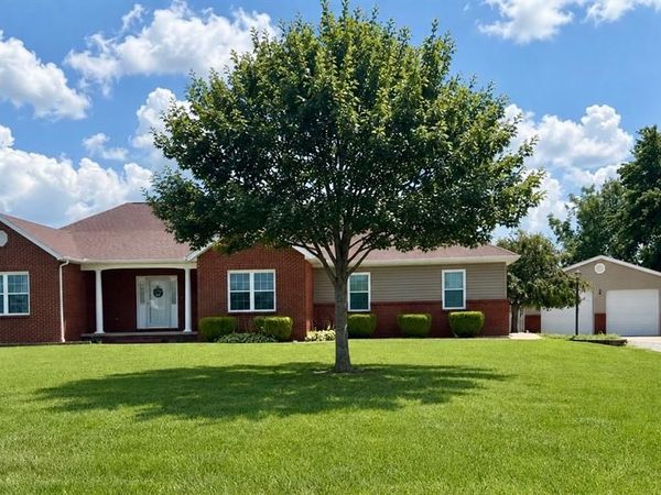 10050 Grodeon Road, Mascoutah, IL 62258
