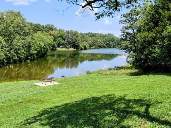 1921 Las Brisas Lane , Pacific, MO 63069