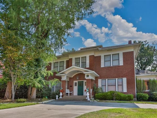1118 S Lindsay Street, Gainesville, TX 76240