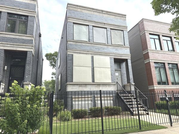 544 E 46th Place , Chicago, IL 60653