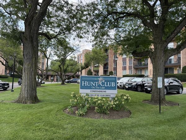 1101 S Hunt Club Drive , Unit 214, Mount Prospect, IL 60056