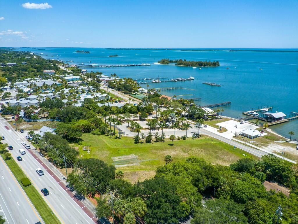 664 Vocelle Avenue, Sebastian, FL 32958 Photo