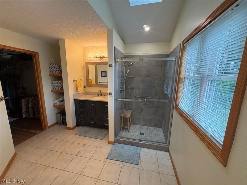 1557 Lake Crest Drive, Roaming Shores, OH 44084 Photo 13