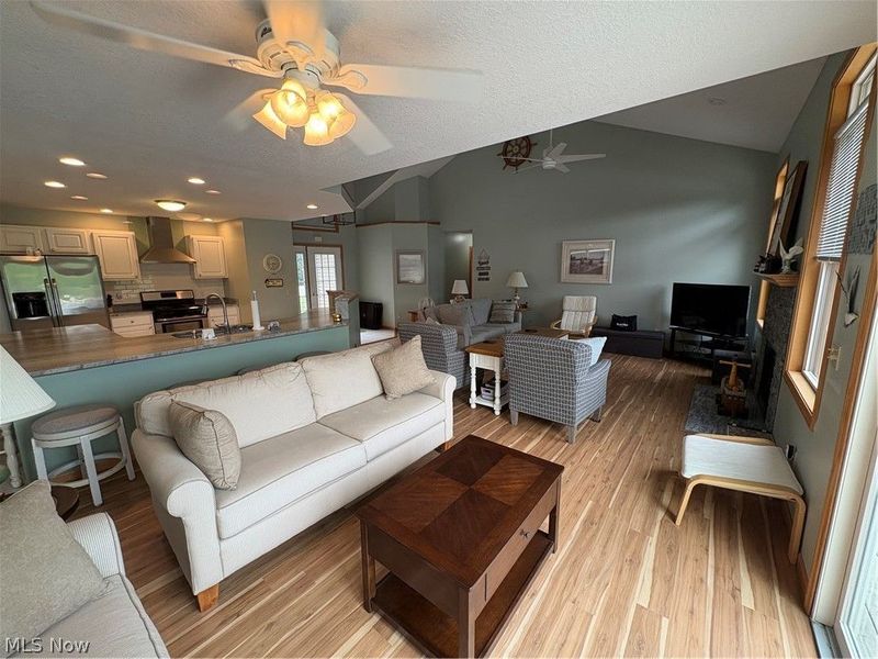 1557 Lake Crest Drive, Roaming Shores, OH 44084 Photo 4