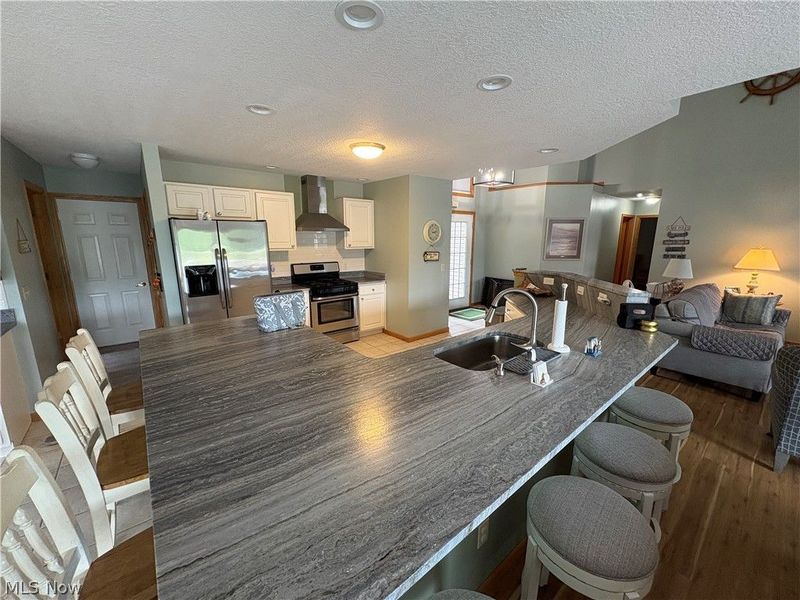 1557 Lake Crest Drive, Roaming Shores, OH 44084 Photo 7