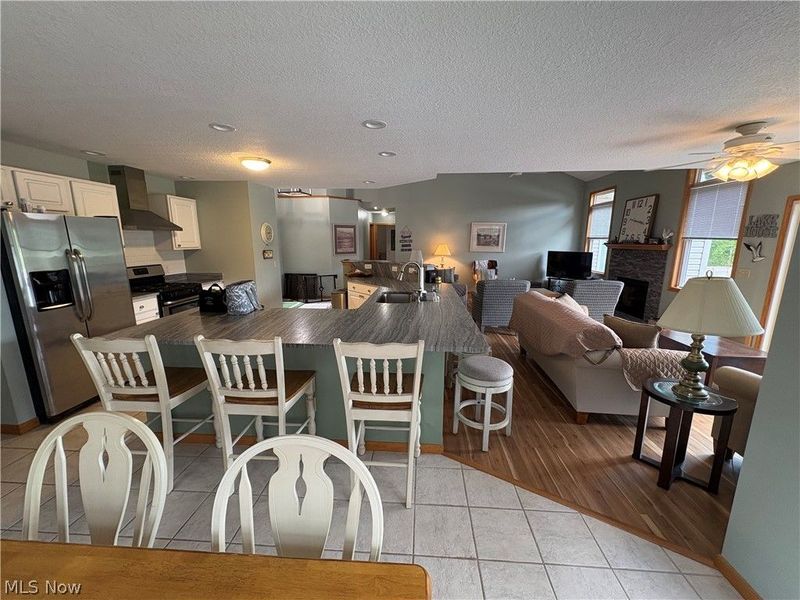 1557 Lake Crest Drive, Roaming Shores, OH 44084 Photo 9