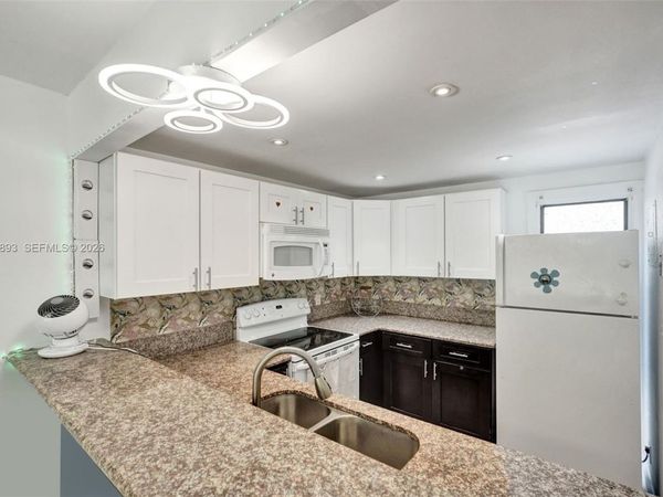 20400 W Country Club Dr, Unit 204, Aventura, FL 33180