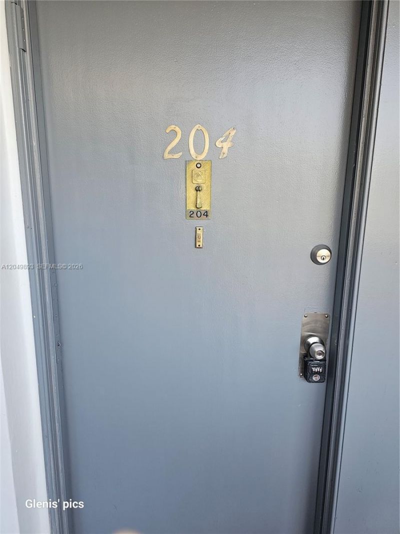 20400 W Country Club Dr , Unit 204, Aventura, FL 33180 Photo