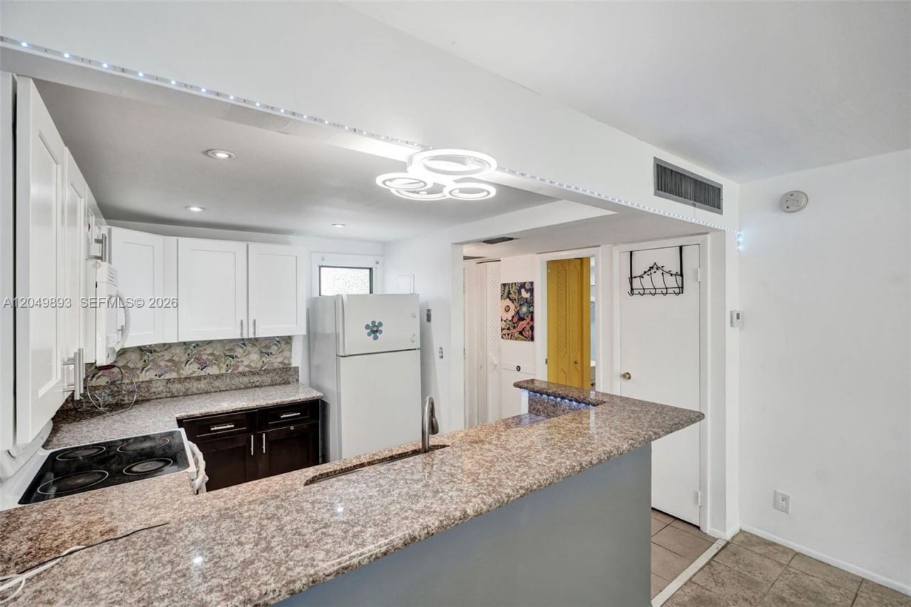 20400 W Country Club Dr, Unit 204, Aventura, FL 33180 Photo