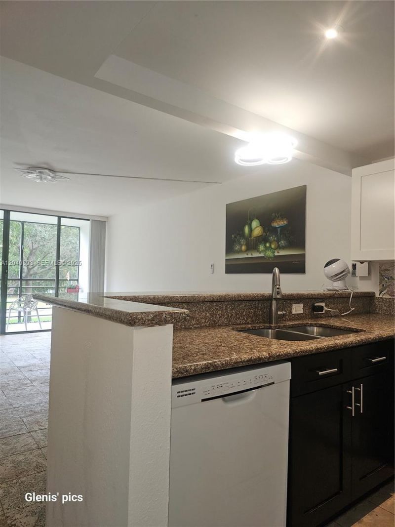 20400 W Country Club Dr , Unit 204, Aventura, FL 33180 Photo
