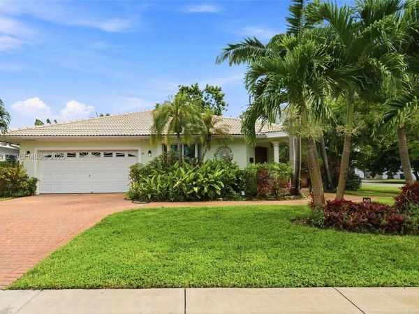 701 Westward Dr , Miami Springs, FL 33166