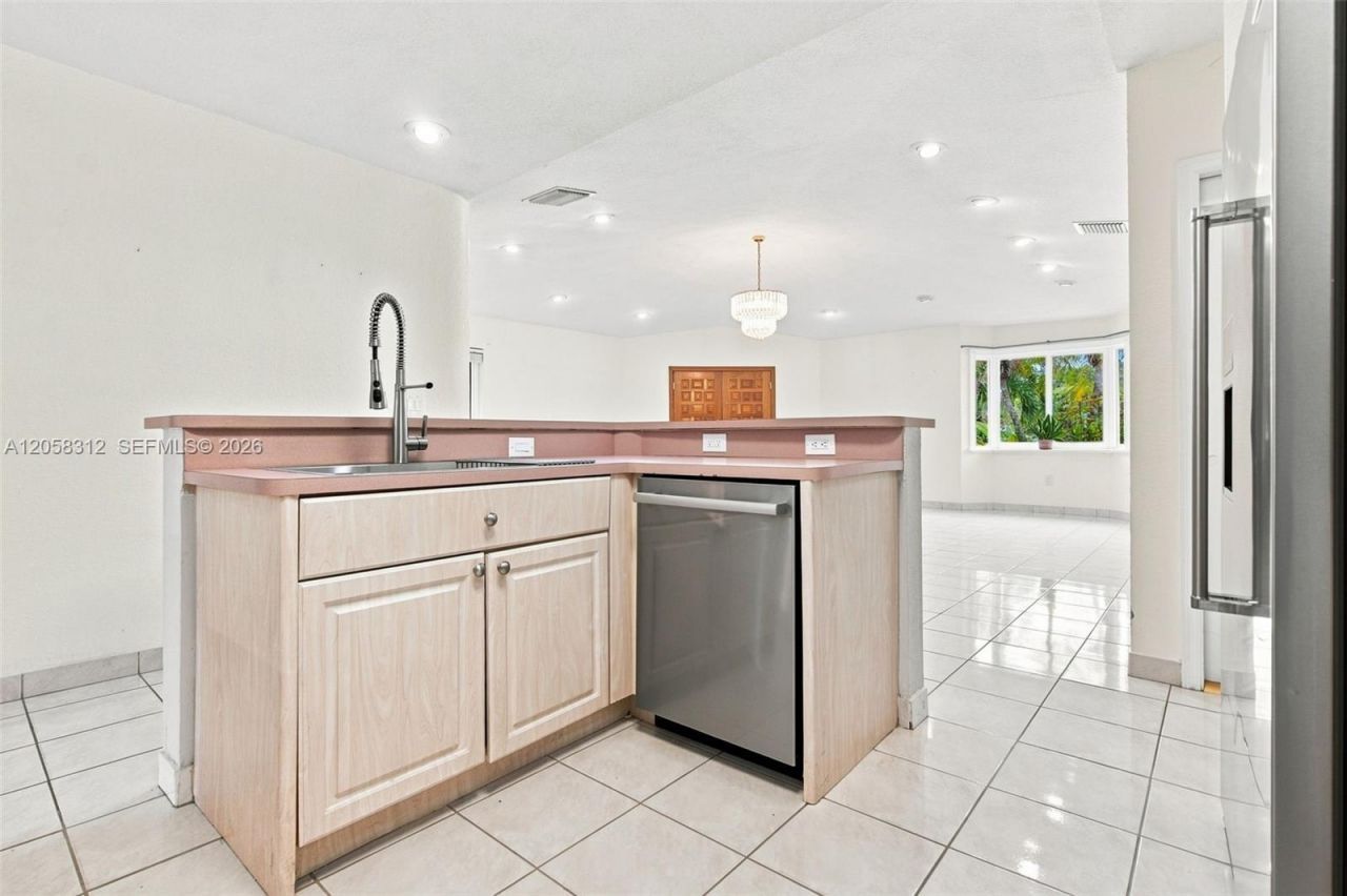 701 Westward Dr, Miami Springs, FL 33166 Photo
