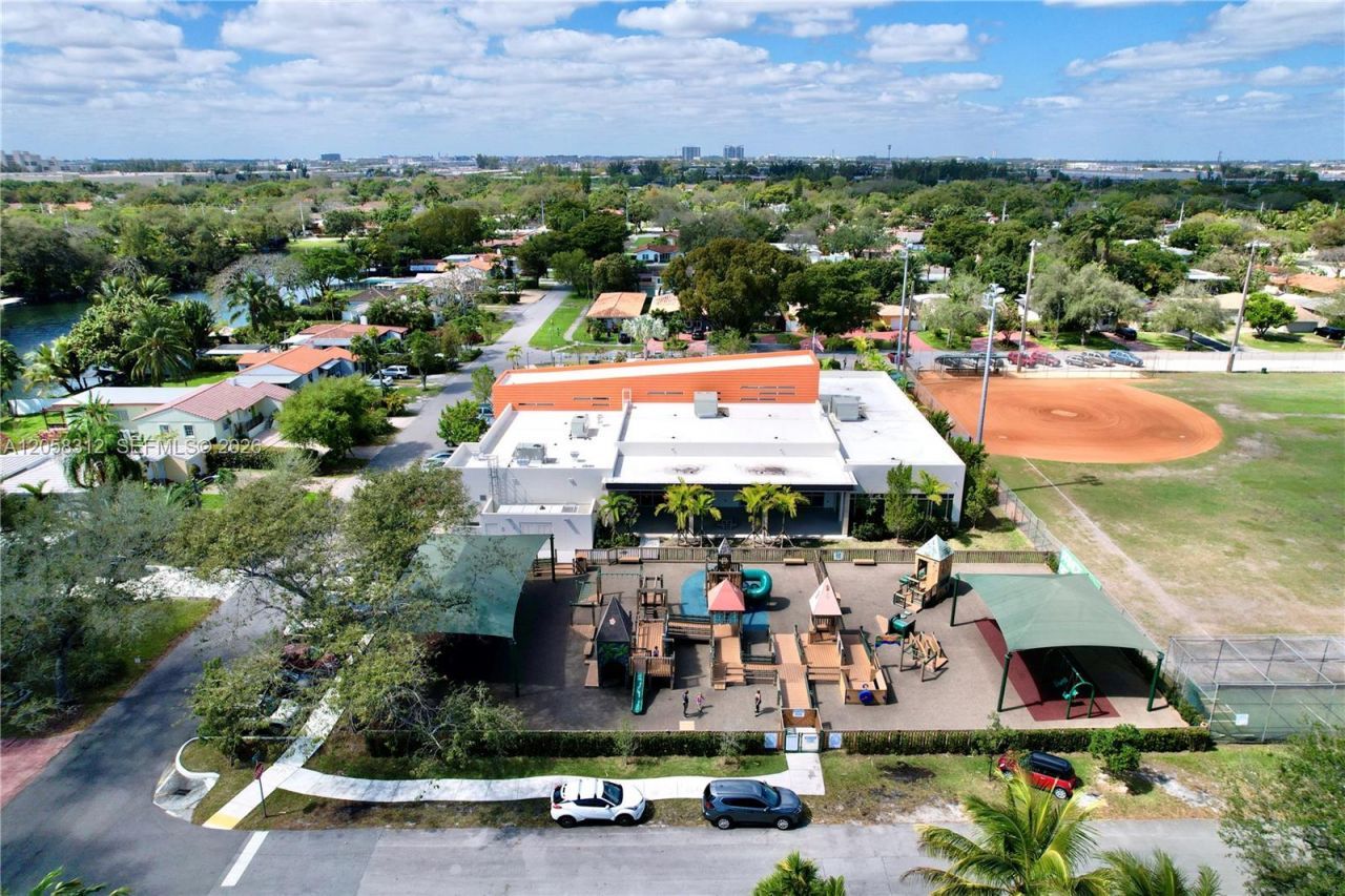 701 Westward Dr, Miami Springs, FL 33166 Photo