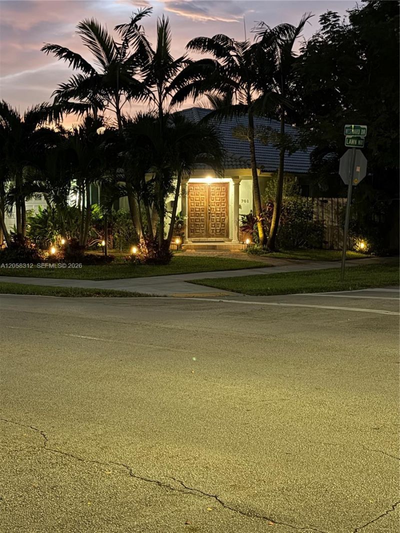 701 Westward Dr, Miami Springs, FL 33166 Photo