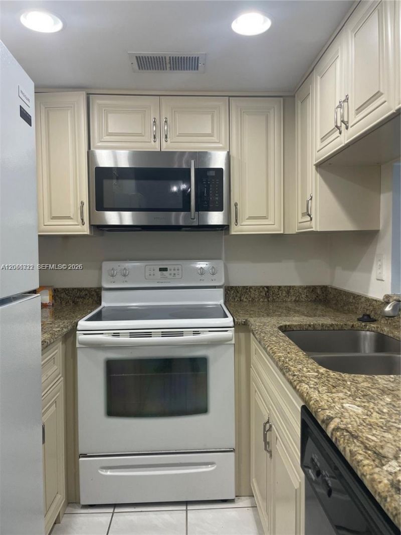 7250 Golf Colony Ct , Unit 102, Lake Worth, FL 33467 Photo