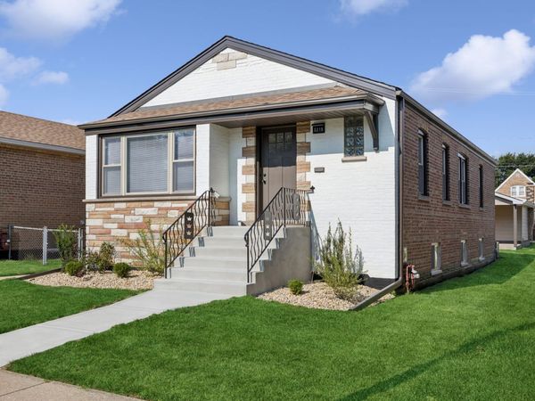 5318 S Narragansett Avenue , Chicago, IL 60638